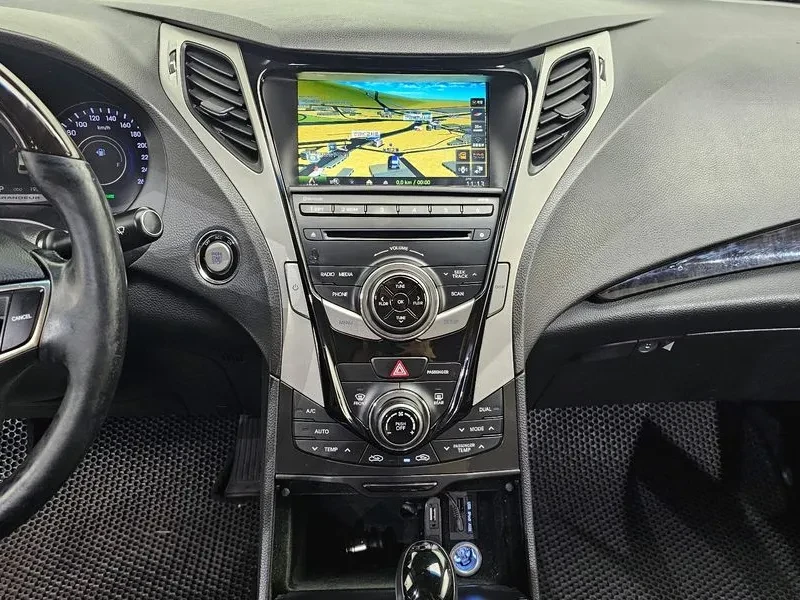 Hyundai Grandeur 2.4, снимка 14 - Автомобили и джипове - 54625819