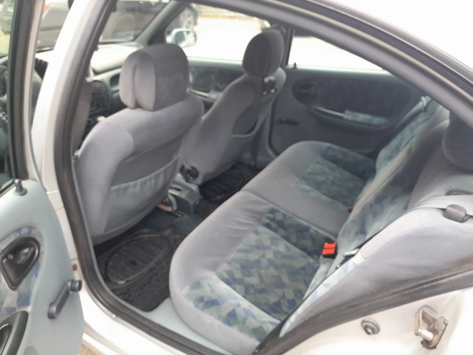 Renault Megane 1.6 - изображение 10