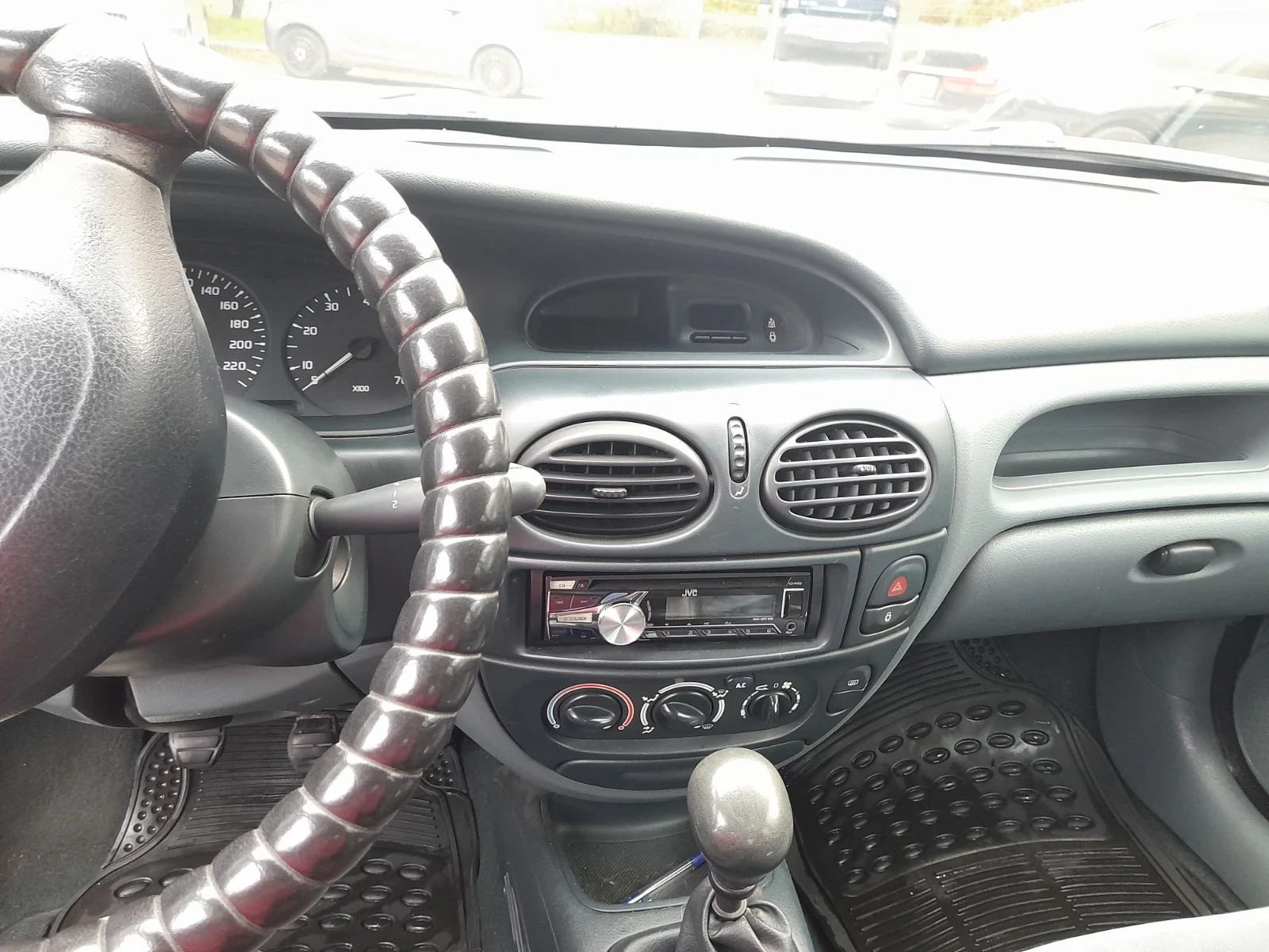 Renault Megane 1.6 - изображение 6