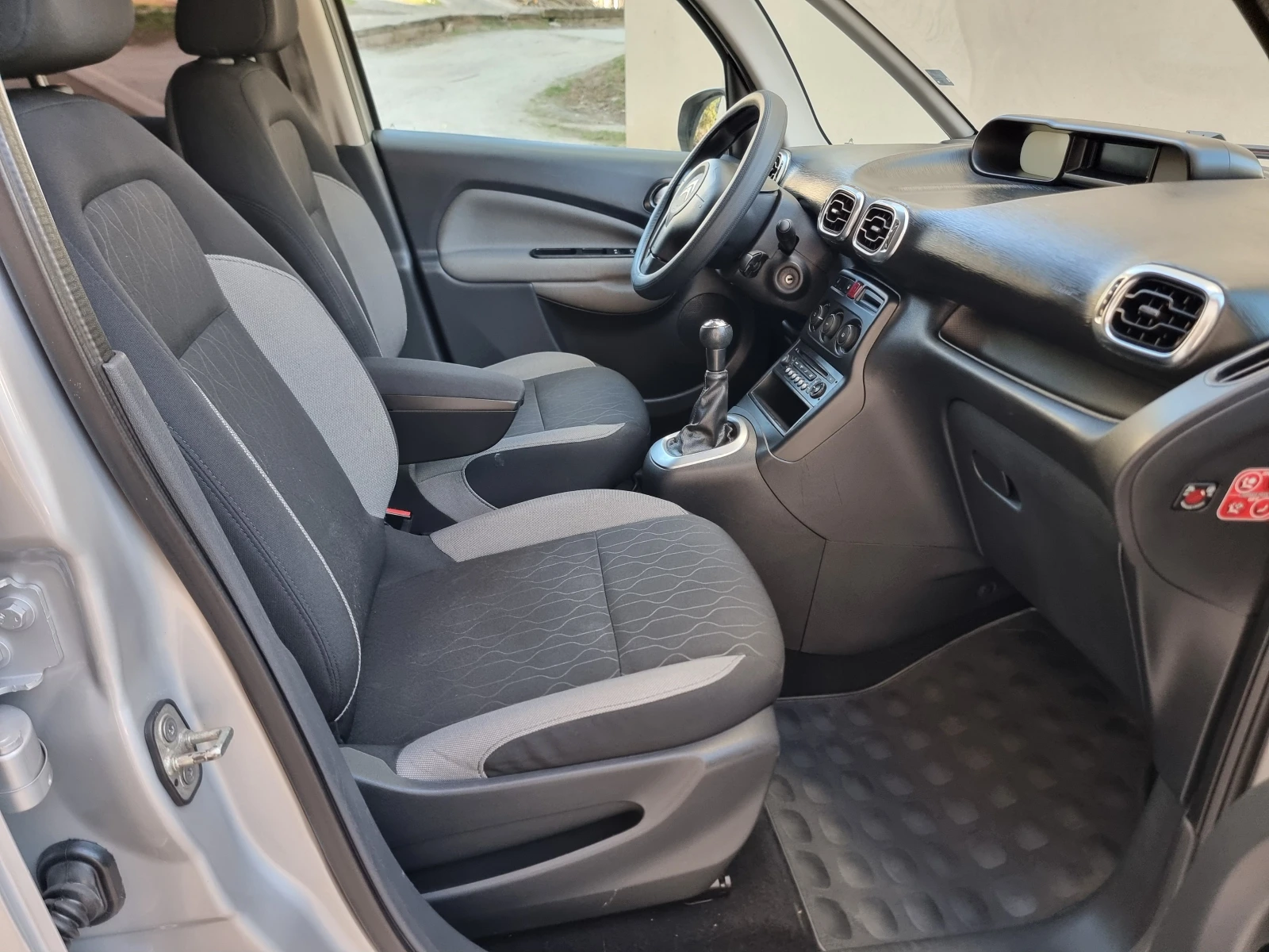 Citroen C3 Picasso 1.6 HDI, снимка 11 - Автомобили и джипове - 54157825