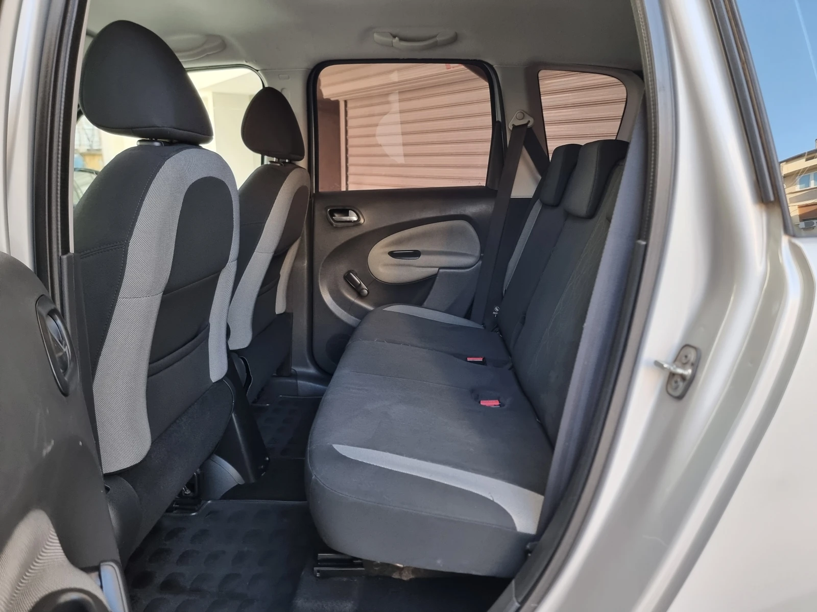 Citroen C3 Picasso 1.6 HDI, снимка 13 - Автомобили и джипове - 54157825