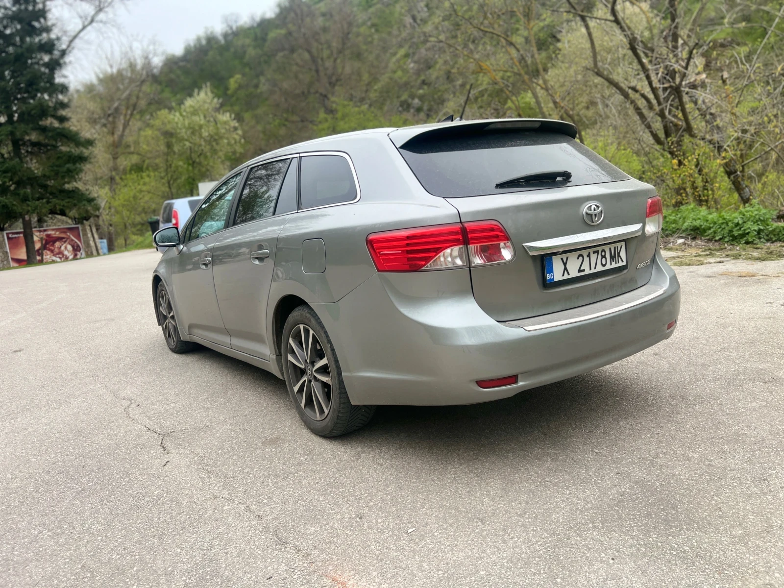 Toyota Avensis 2.2 150 K.C FULL ЕКСТРИ , снимка 4 - Автомобили и джипове - 54158517