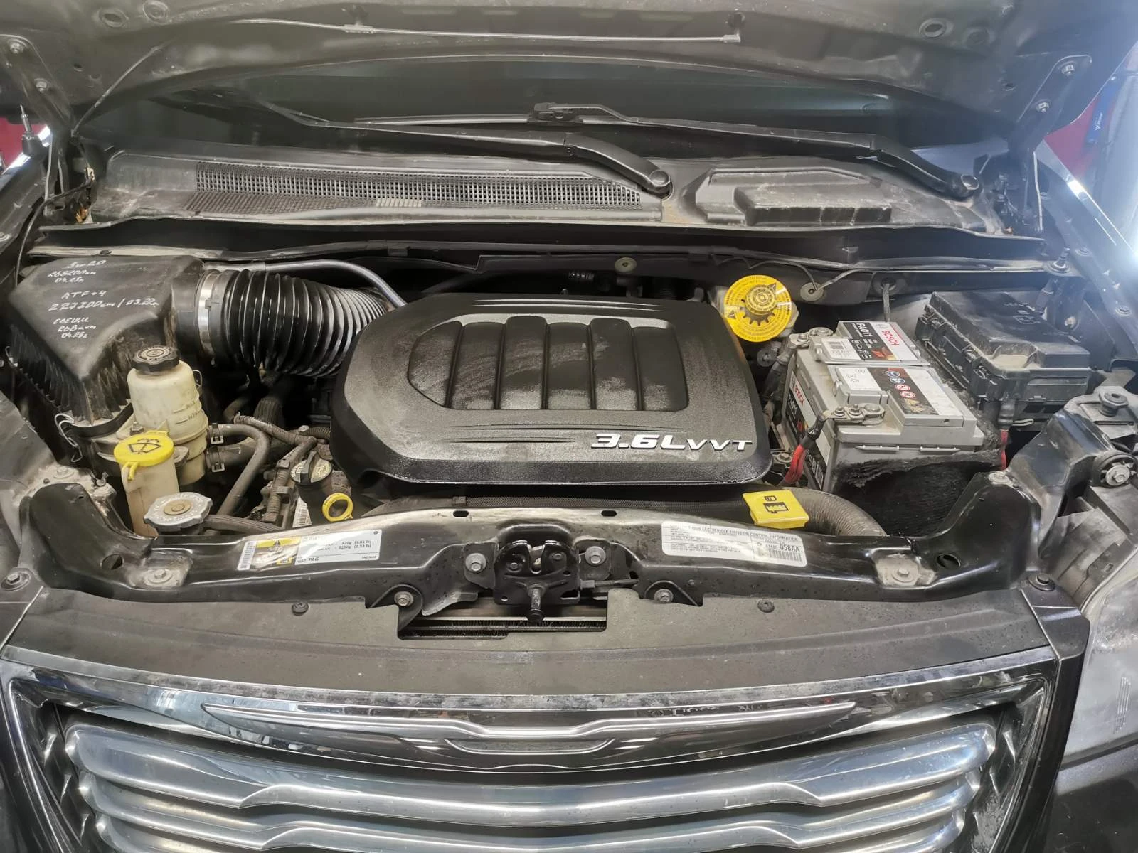Chrysler Town and Country Touring, снимка 3 - Автомобили и джипове - 54635371