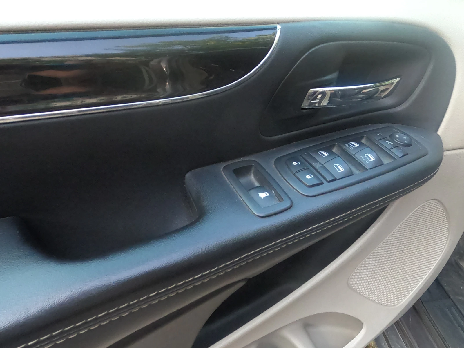 Chrysler Town and Country Touring | Mobile.bg � ����������� 11