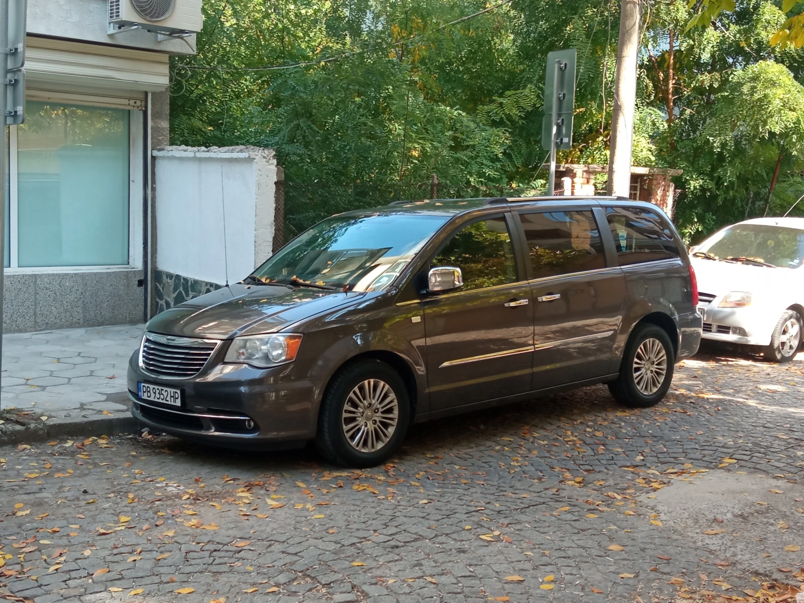 Chrysler Town and Country Touring, снимка 8 - Автомобили и джипове - 54635371