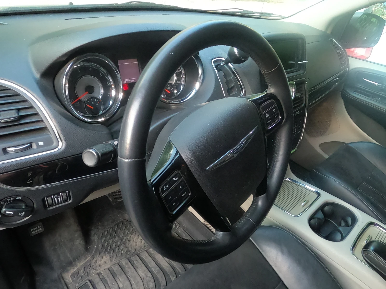 Chrysler Town and Country Touring | Mobile.bg � ����������� 12