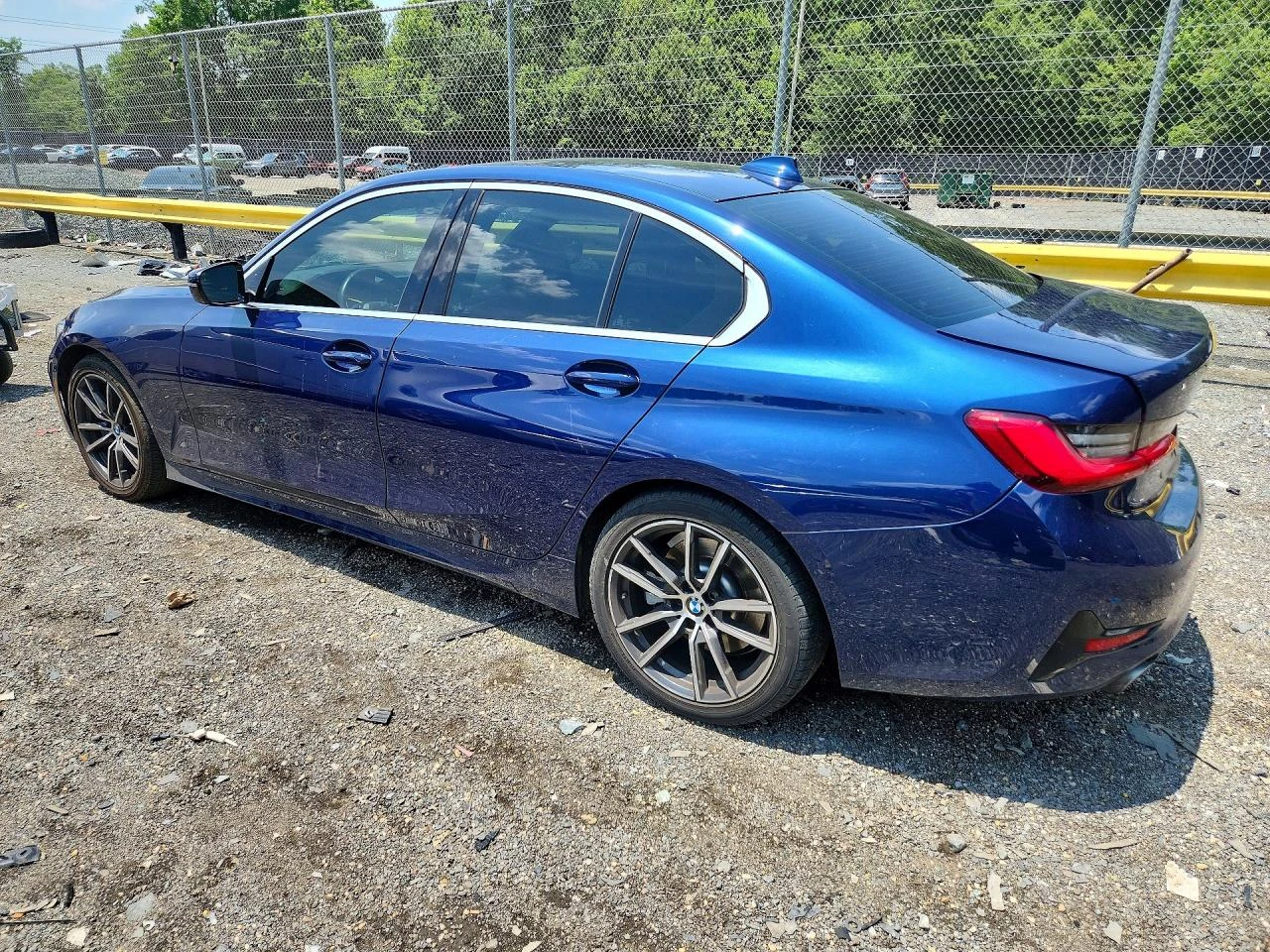 BMW 330, снимка 2 - Автомобили и джипове - 55009554