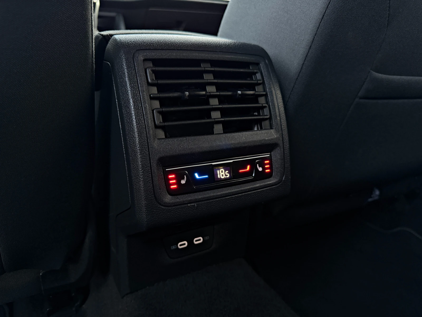 VW Golf 2.0 150кс IQ.DRIVE LED DIGITAL COCKPIT AMBIENTE, снимка 11 - Автомобили и джипове - 55499317