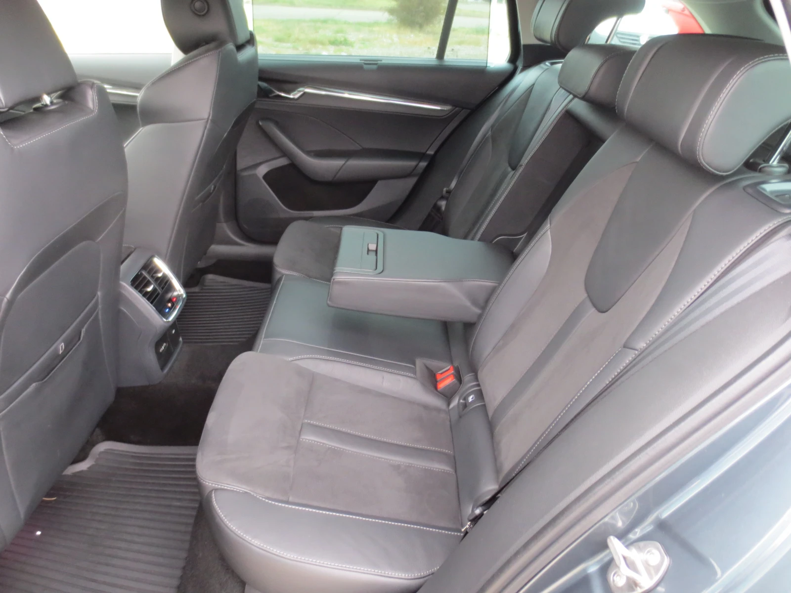Skoda Octavia 2.0 TDI , снимка 10 - Автомобили и джипове - 56736543
