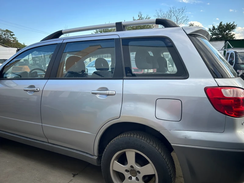 Mitsubishi Outlander 4x4, снимка 3 - Автомобили и джипове - 47563019