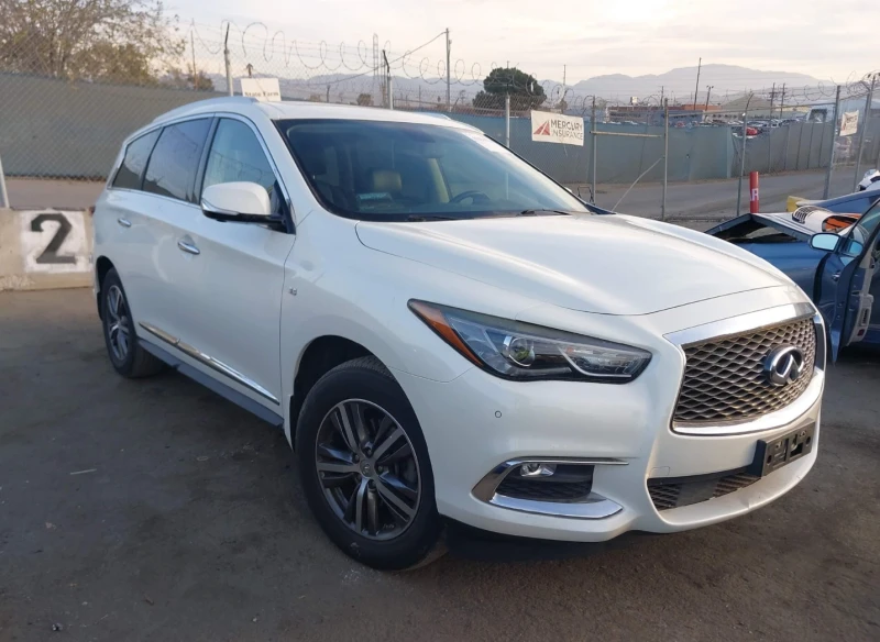 Infiniti QX60 Подгрев* keyless* кожен салон* камера* carplay* , снимка 1 - Автомобили и джипове - 48965412