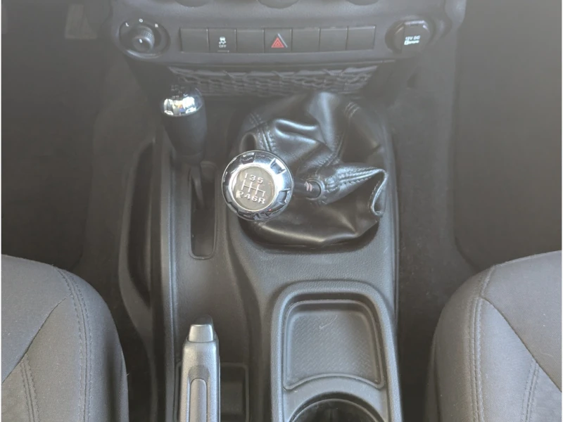 Jeep Wrangler UNLIMITED 6SpeedManual/HardTop/4x4/18 inch Alloy/4, снимка 10 - Автомобили и джипове - 53126464