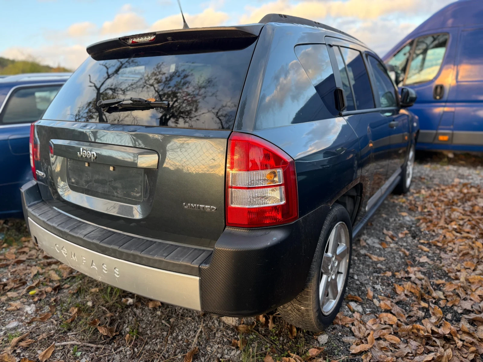 Jeep Compass 2.0 CRDI 140ps. 4x4 СЛЕДИ ОТ ГРАДУШКА ! - изображение 4