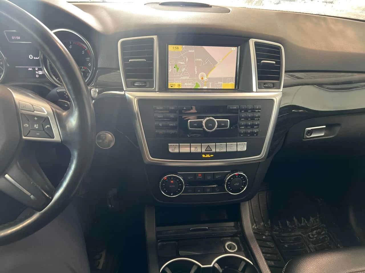 Mercedes-Benz ML 350 * BlueTEC * ПАНОРАМА* ПОДГРЕВИ* KEYLESS* , снимка 9 - Автомобили и джипове - 53748706