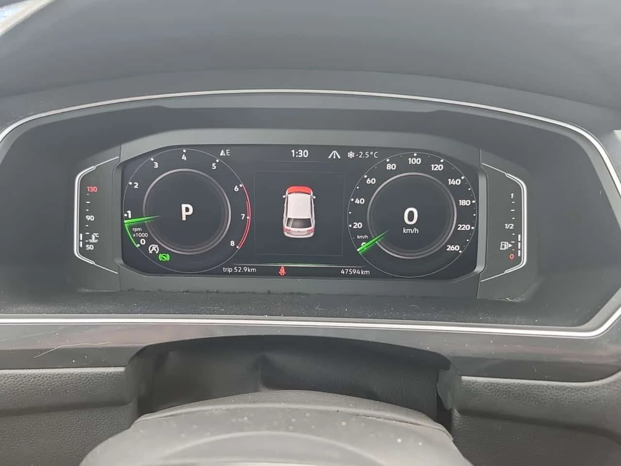 VW Tiguan R LINE BLACK EDITION| 2 КЛЮЧА| PANORAMA| , снимка 9 - Автомобили и джипове - 53971956