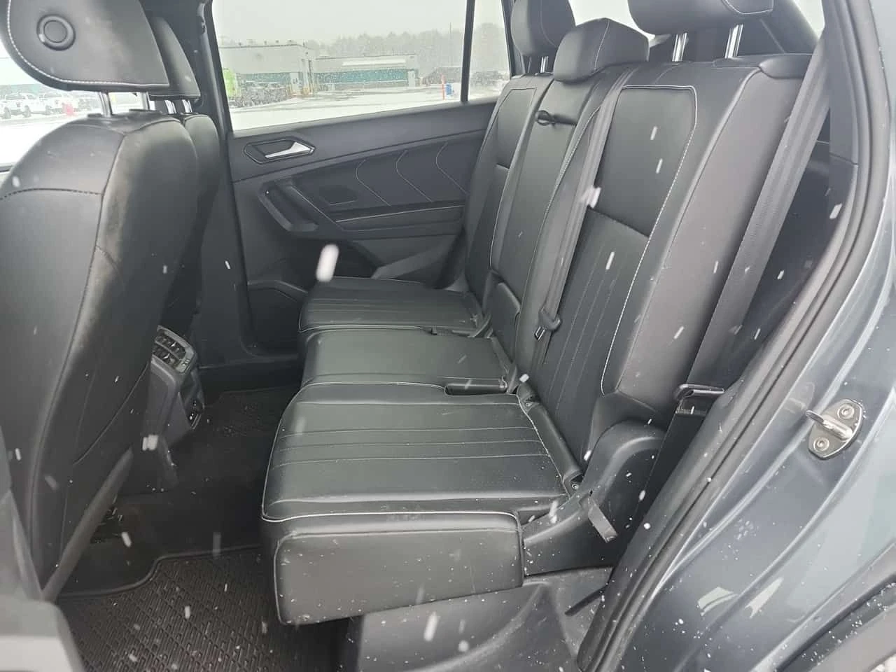 VW Tiguan R LINE BLACK EDITION| 2 КЛЮЧА| PANORAMA| , снимка 11 - Автомобили и джипове - 53971956