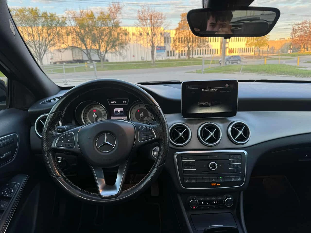 Mercedes-Benz GLB 250 * 4MATIC * ПОДГРЕВИ* ПАНОРАМА* , снимка 9 - Автомобили и джипове - 54580435