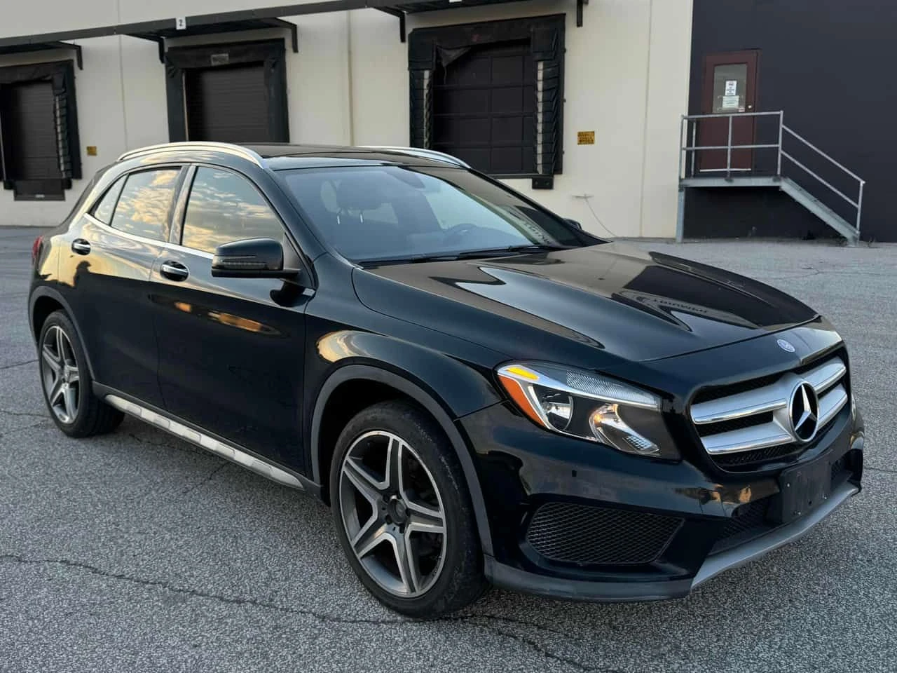 Mercedes-Benz GLB 250 * 4MATIC * ПОДГРЕВИ* ПАНОРАМА* , снимка 17 - Автомобили и джипове - 54580435