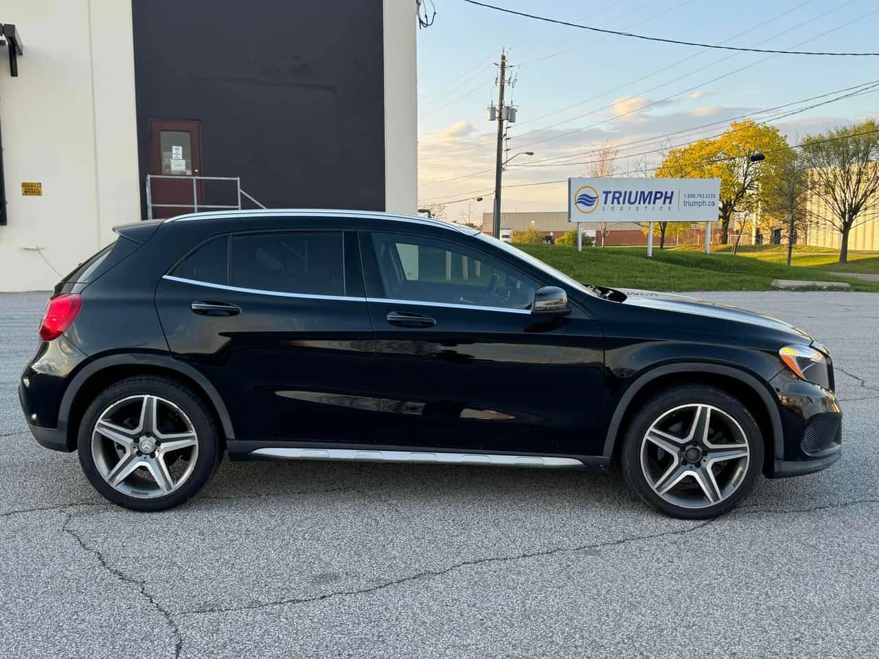 Mercedes-Benz GLB 250 * 4MATIC * ПОДГРЕВИ* ПАНОРАМА* , снимка 3 - Автомобили и джипове - 54580435