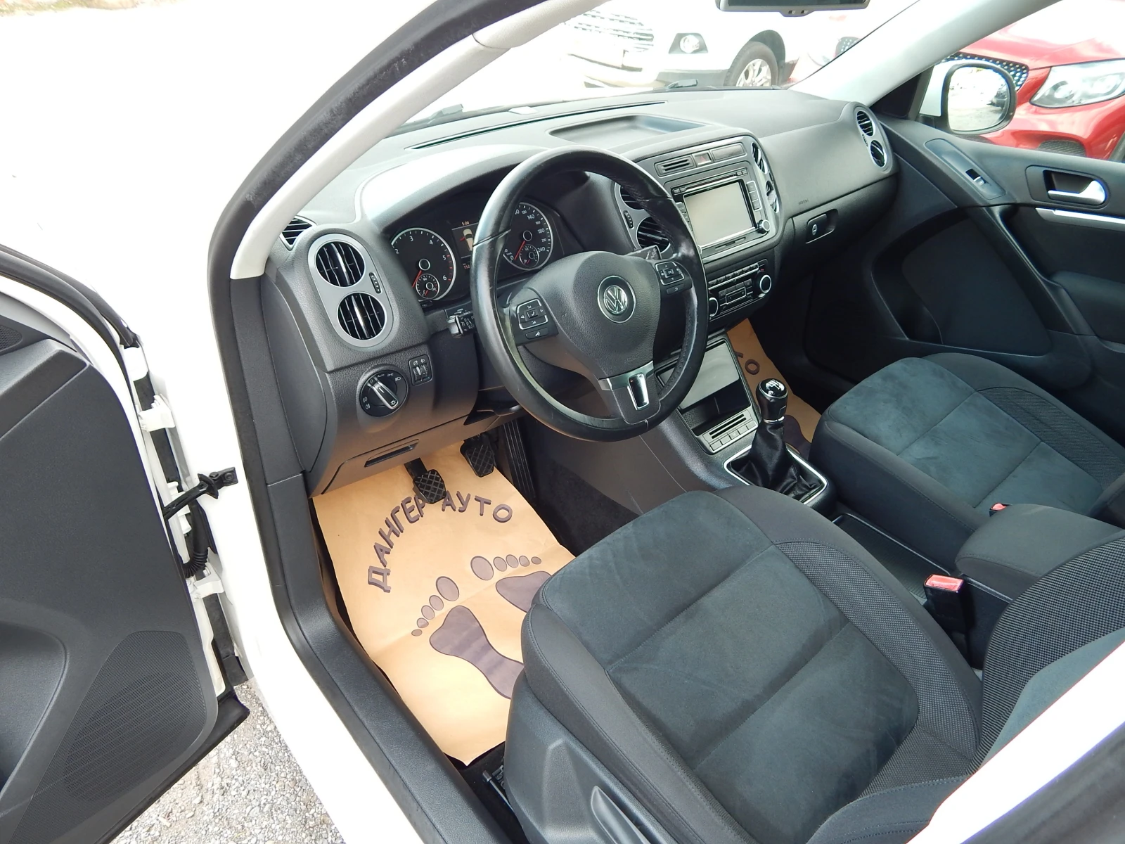 VW Tiguan 2.0D* КАТО НОВА* 152000км.* , снимка 9 - Автомобили и джипове - 55277166