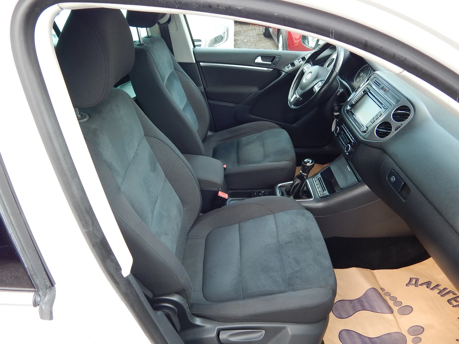 VW Tiguan 2.0D* КАТО НОВА* 152000км.* , снимка 16 - Автомобили и джипове - 55277166