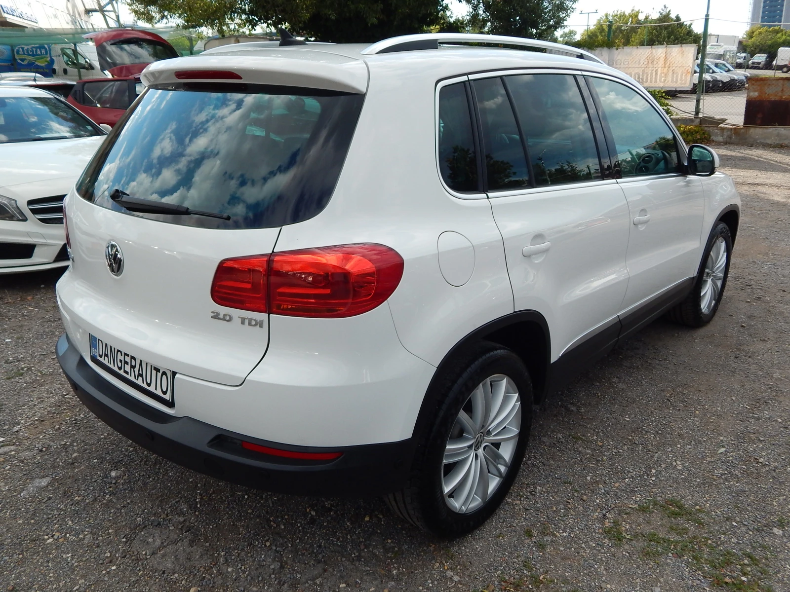 VW Tiguan 2.0D* КАТО НОВА* 152000км.* , снимка 4 - Автомобили и джипове - 55277166