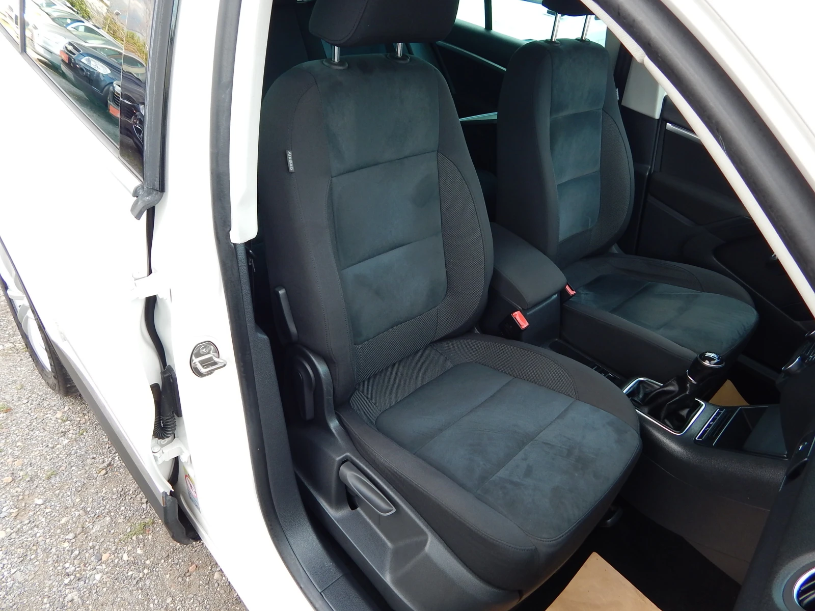 VW Tiguan 2.0D* КАТО НОВА* 152000км.* , снимка 17 - Автомобили и джипове - 55277166