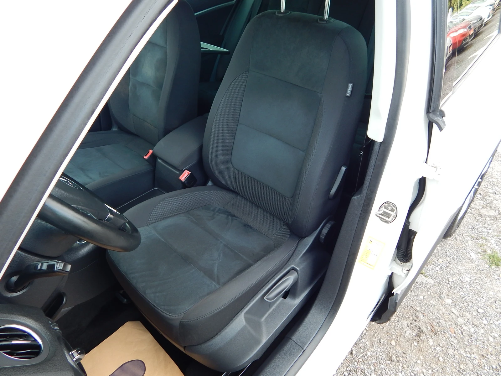 VW Tiguan 2.0D* КАТО НОВА* 152000км.* , снимка 14 - Автомобили и джипове - 55277166