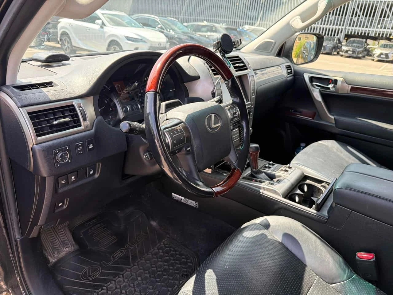Lexus GX 460 * 4WD 4dr * АВТОКРЕДИТ БЕЗ ПЪРВОНАЧАЛНА ВНОСКА* , снимка 5 - Автомобили и джипове - 55768962