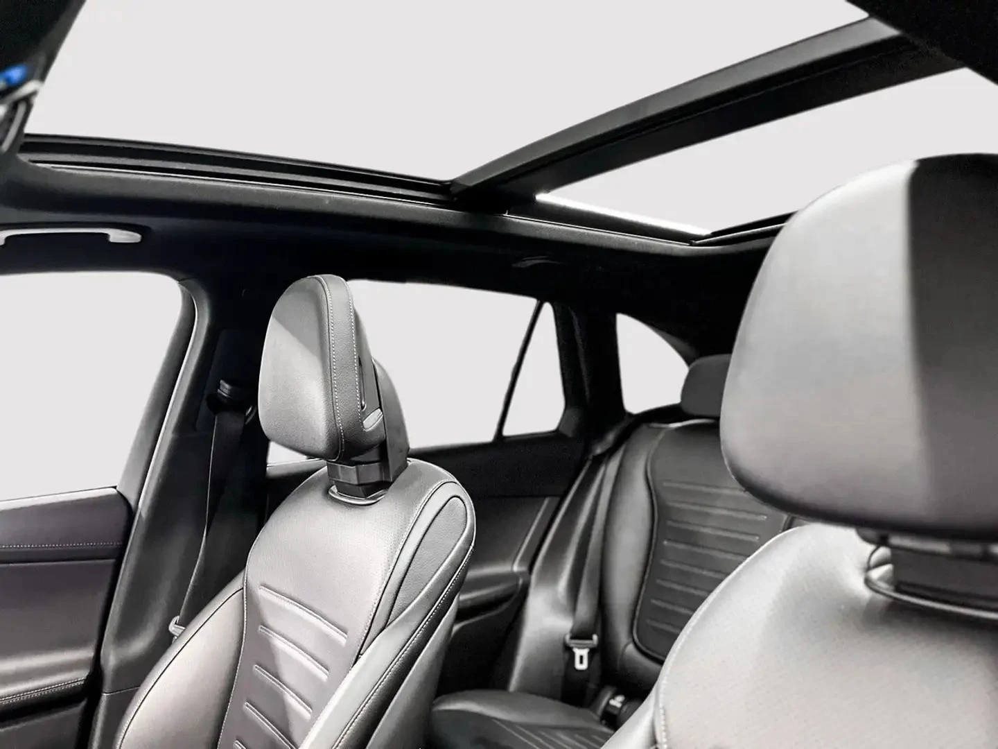 Mercedes-Benz GLC 300 4MATIC AMG PKG ЦЕНА ДО БЪЛГАРИЯ АВТОКРЕДИТ, снимка 8 - Автомобили и джипове - 55848432