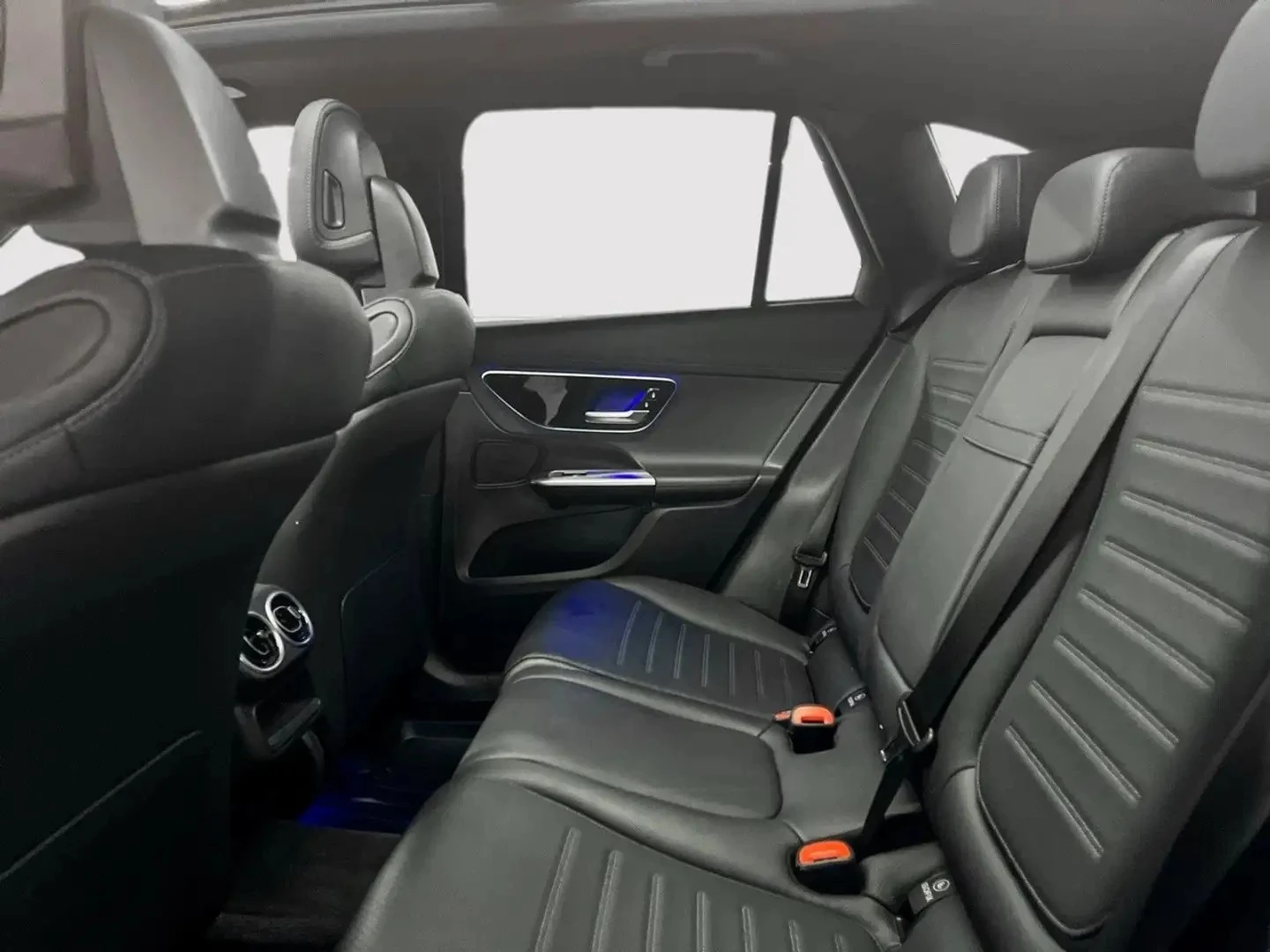 Mercedes-Benz GLC 300 4MATIC AMG PKG ЦЕНА ДО БЪЛГАРИЯ АВТОКРЕДИТ, снимка 16 - Автомобили и джипове - 55848432