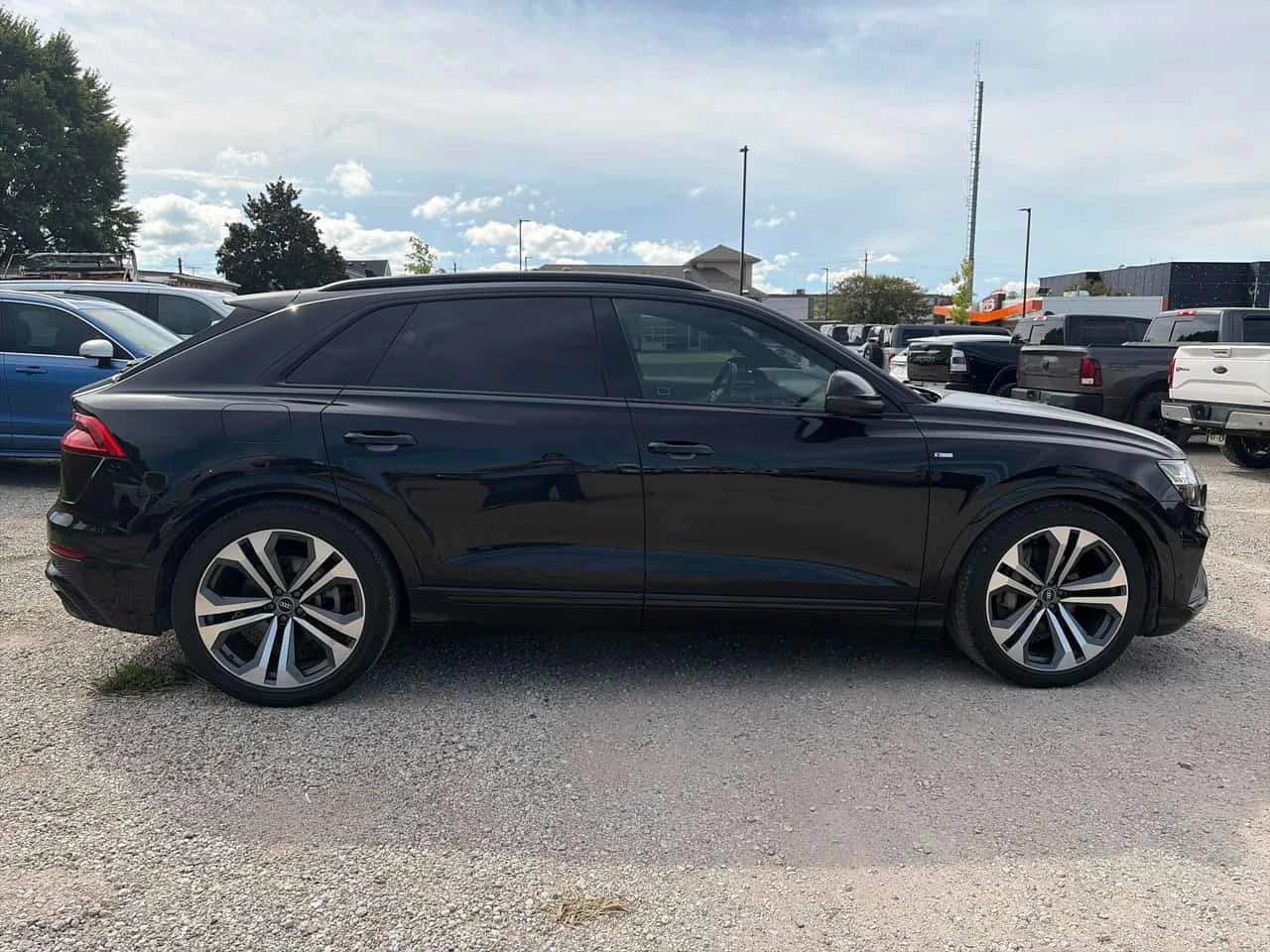 Audi Q8 Technik | CARFAX | АВТОКРЕДИТ БЕЗ ПЪРВОНАЧАЛНА , снимка 4 - Автомобили и джипове - 56228354