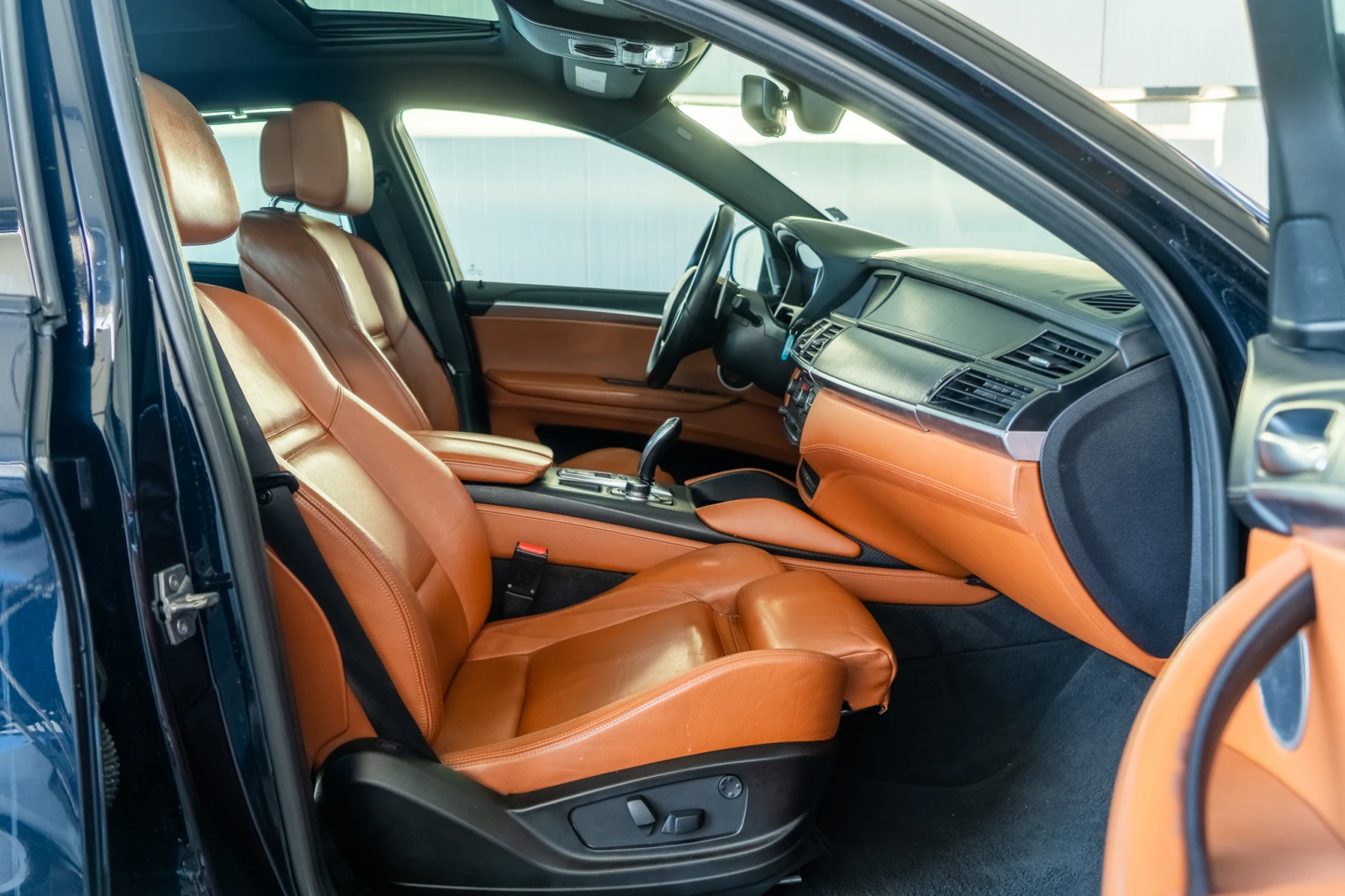 BMW X6 M-POWER = 4.4 = FULL = 555HP = ГАРАНЦИЯ = ЛИЗИНГ, снимка 10 - Автомобили и джипове - 56282389