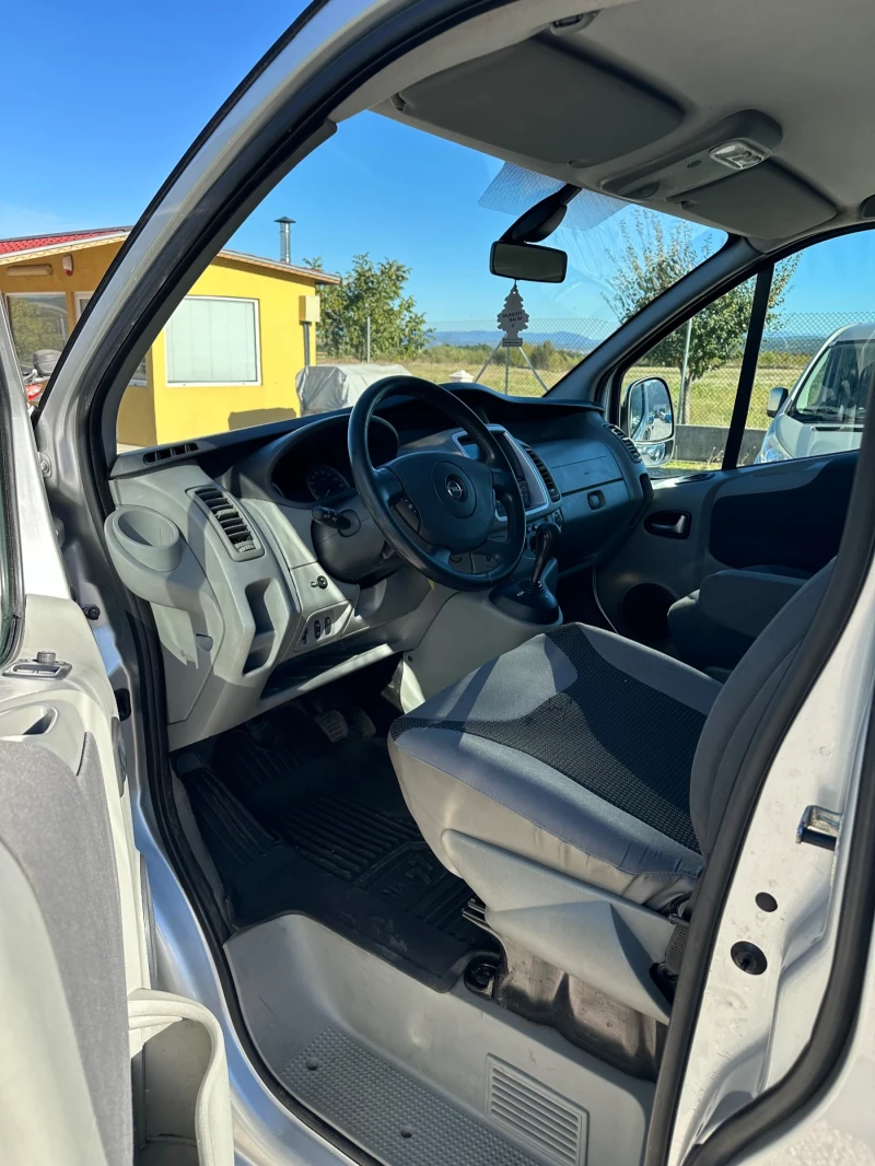 Opel Vivaro 2.5/145кс клима печка автомат 185000км, снимка 9 - Бусове и автобуси - 47438847