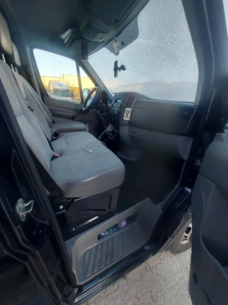 VW Crafter, снимка 8 - Бусове и автобуси - 52939667