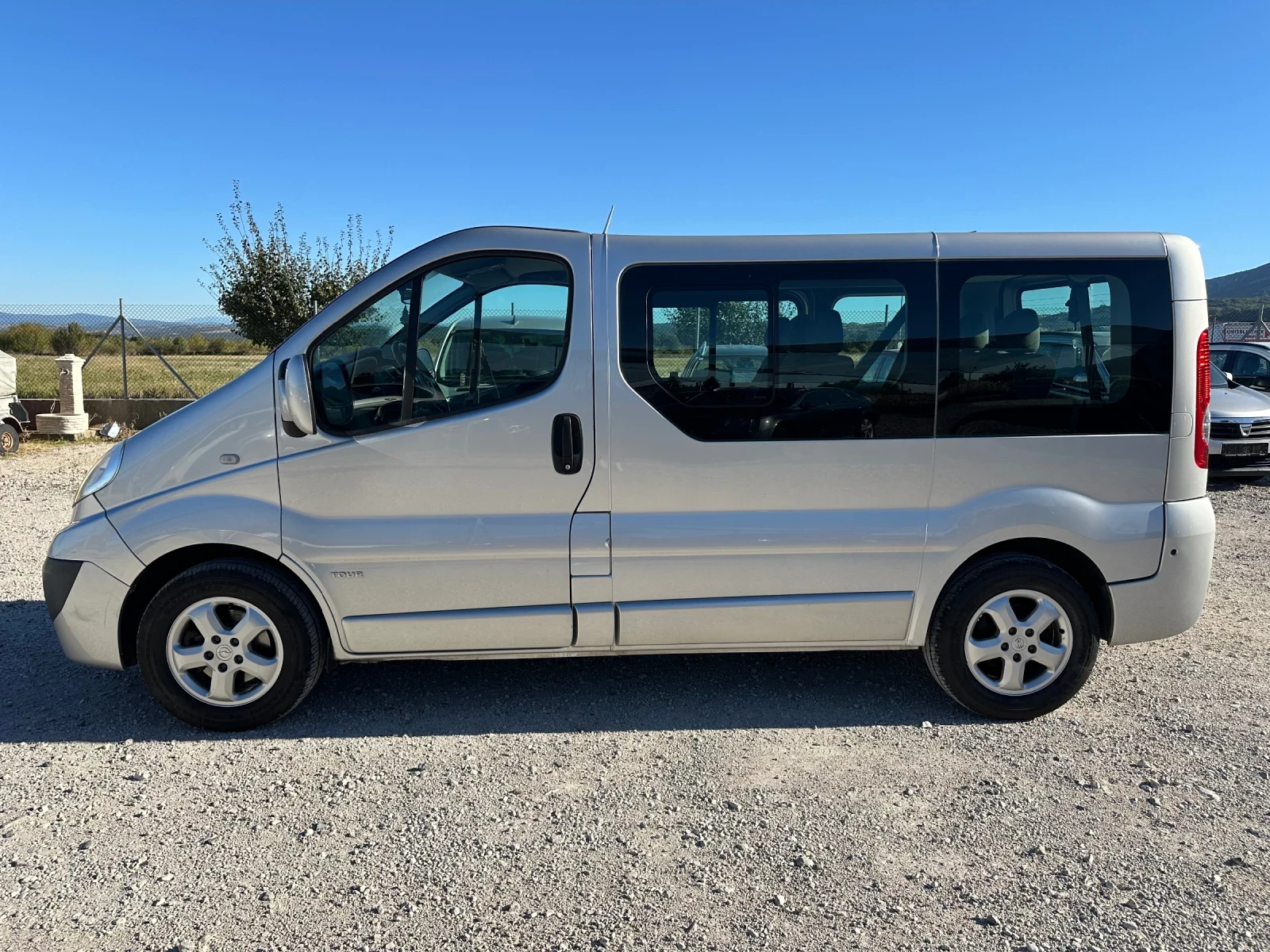 Opel Vivaro 2.5/145кс клима печка автомат 185000км - изображение 4