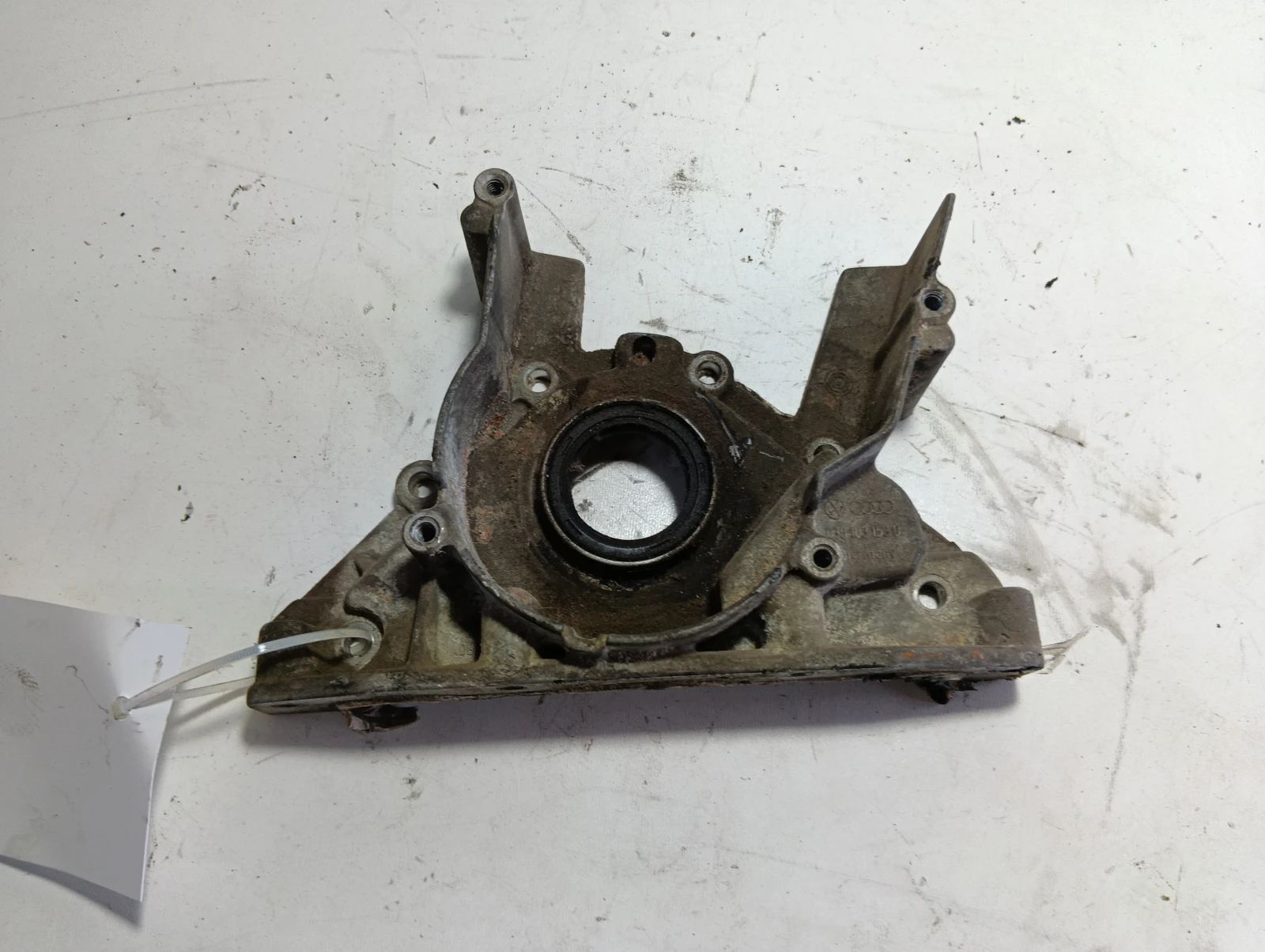 капак 038103153Q 2.0TDI Audi A3