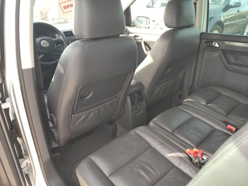 VW Touran 2.0I, снимка 10 - Автомобили и джипове - 42560376