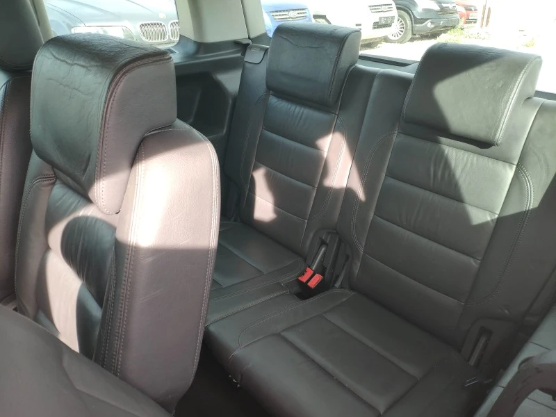 VW Touran 2.0I, снимка 9 - Автомобили и джипове - 42560376