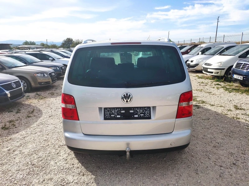 VW Touran 2.0I, снимка 5 - Автомобили и джипове - 42560376