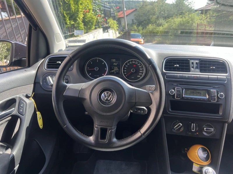 VW Polo 1.6 TDI , снимка 8 - Автомобили и джипове - 47046195