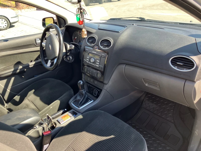 Ford Focus 1.6, снимка 6 - Автомобили и джипове - 49499936