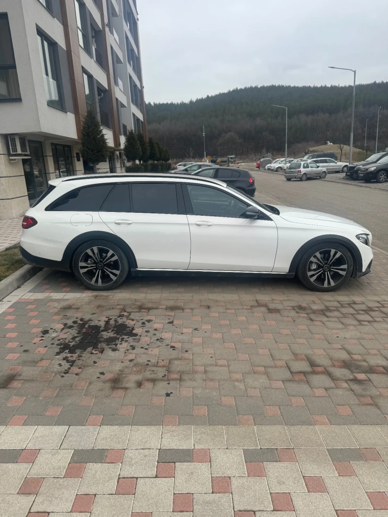 Mercedes-Benz E 220, снимка 5 - Автомобили и джипове - 52069014