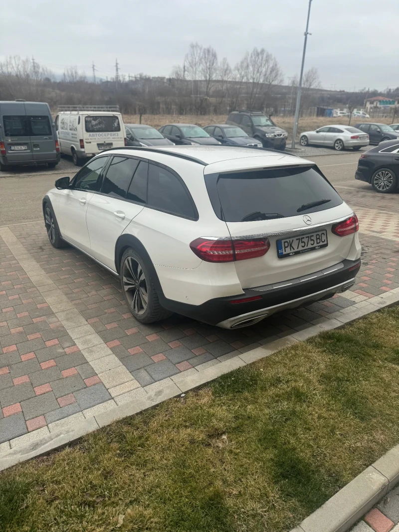 Mercedes-Benz E 220, снимка 2 - Автомобили и джипове - 52069014
