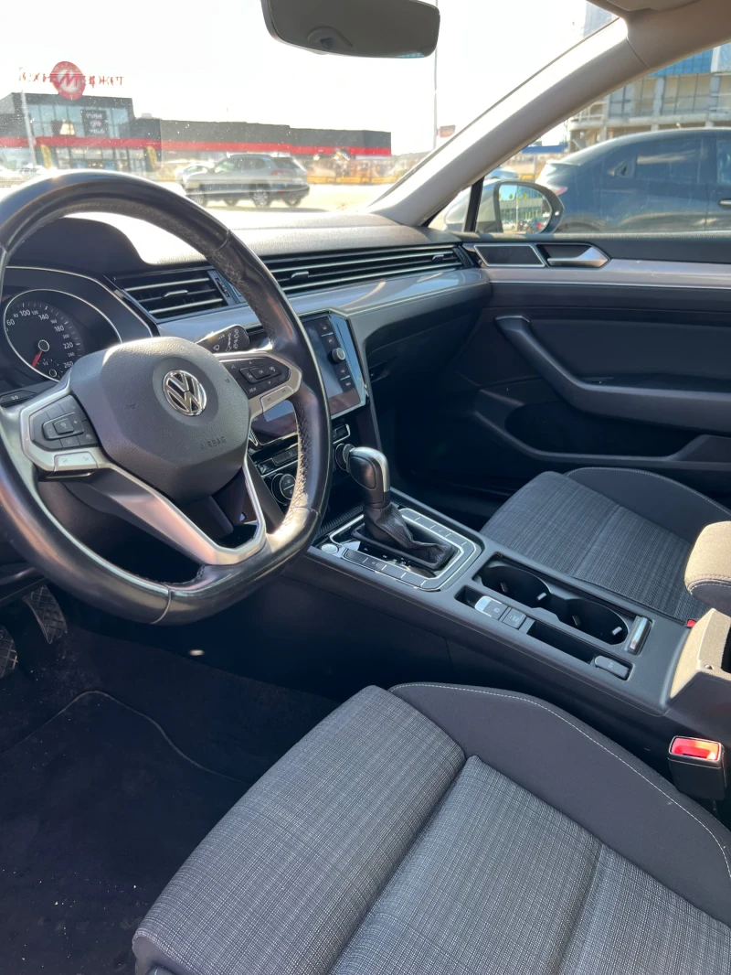 VW Passat 1.6 TDI, снимка 8 - Автомобили и джипове - 52646756