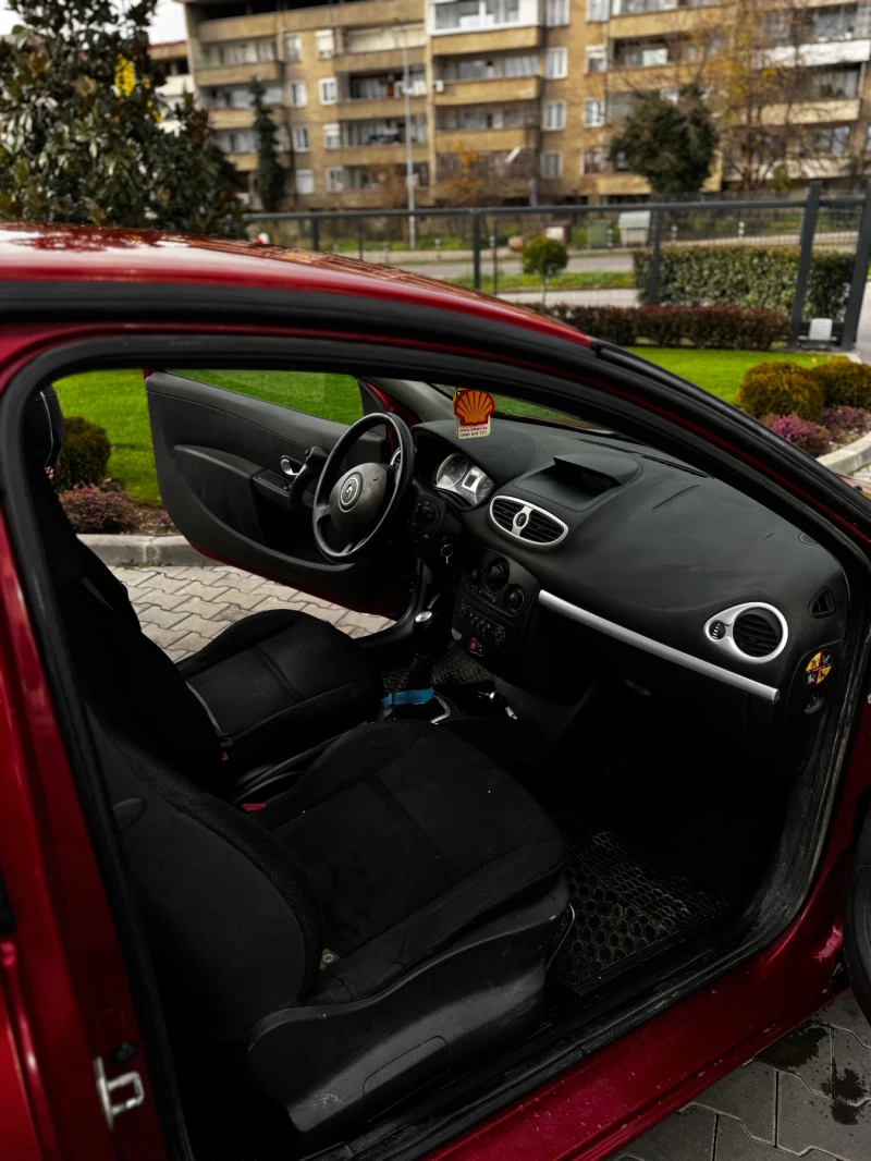 Renault Clio 1.4 Газ, снимка 4 - Автомобили и джипове - 52708322