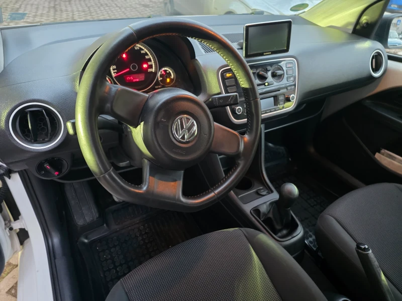 VW Up, снимка 11 - Автомобили и джипове - 53589915