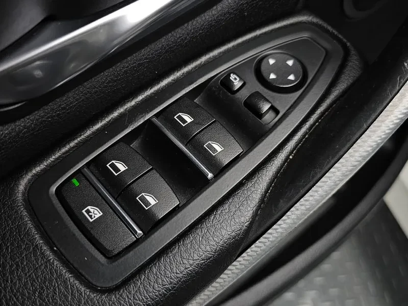 BMW 320 M Sports, снимка 17 - Автомобили и джипове - 55651234