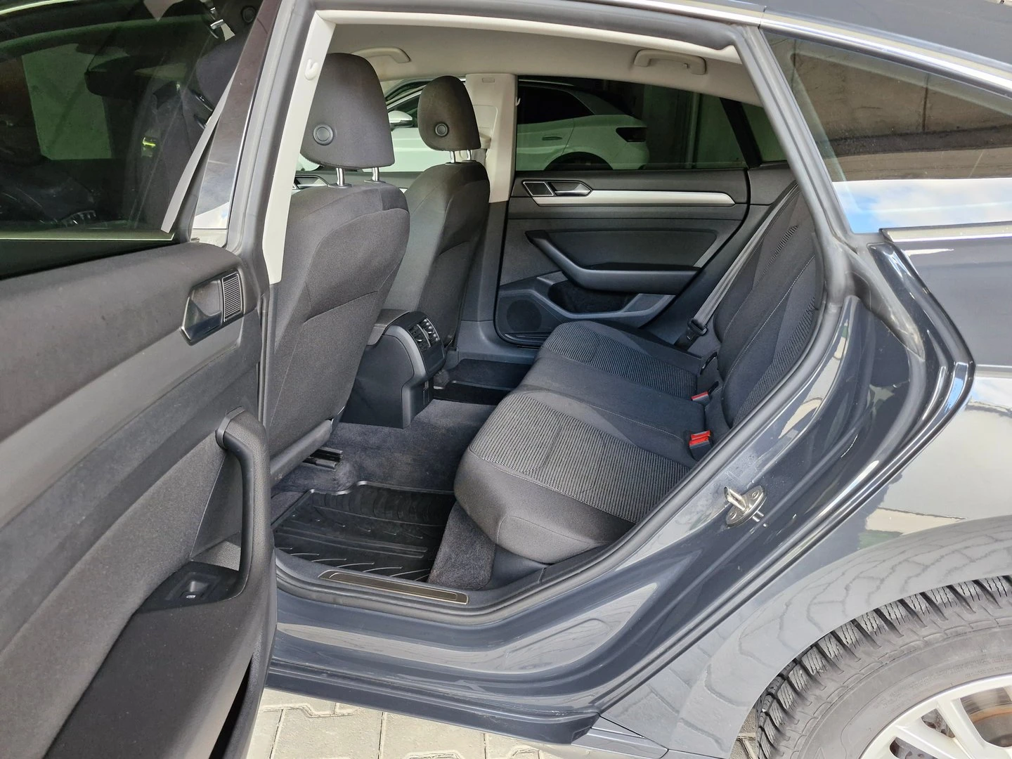 VW Arteon 2.0 TDI BMT - изображение 3