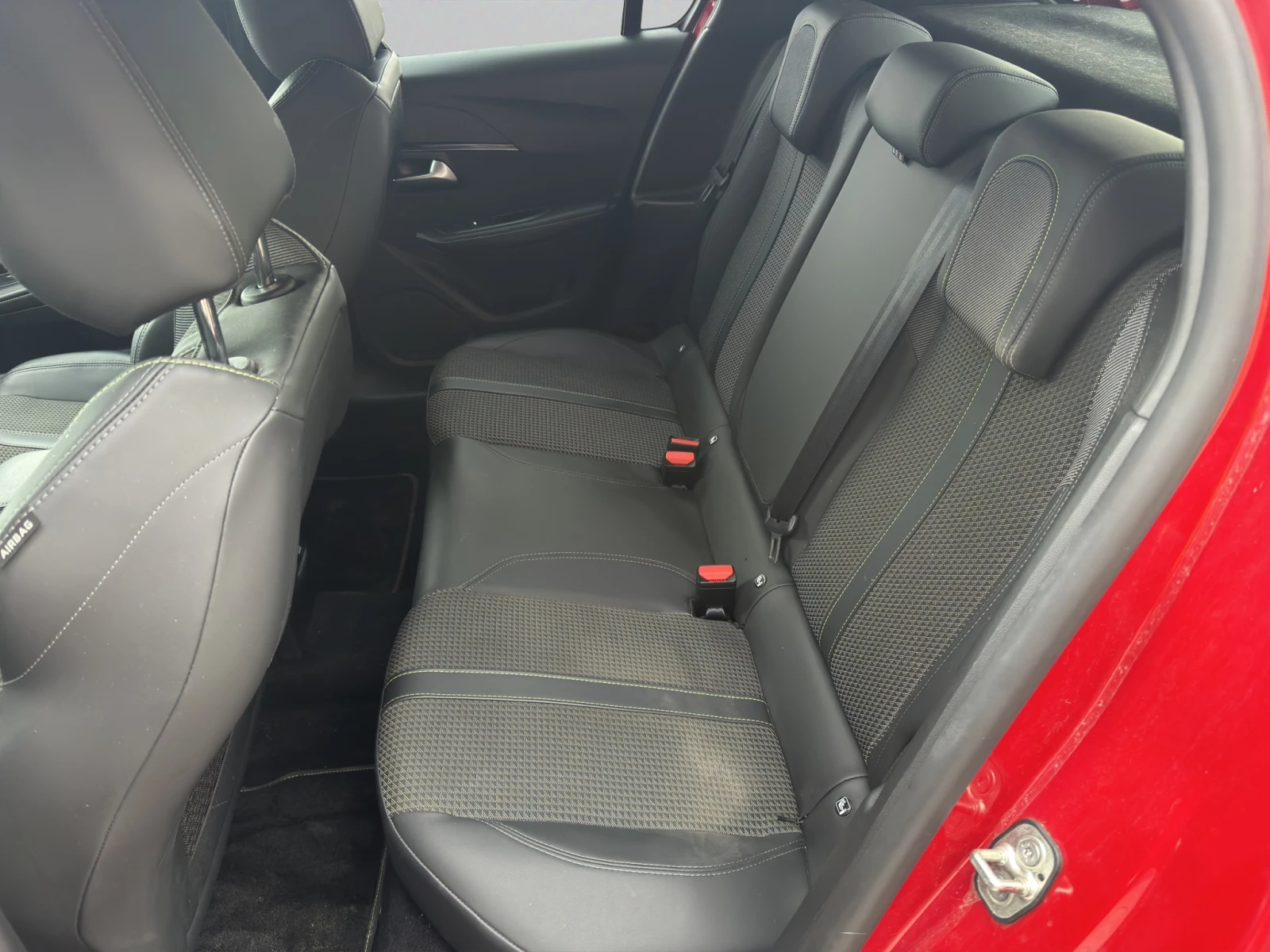 Peugeot 208 New Line Up GT 1.2 PureTech 100 EAT8 | Mobile.bg � ����������� 11